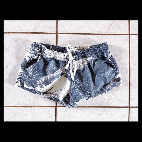 Billabong Beachy Board Shorts - Picture 1 of 4